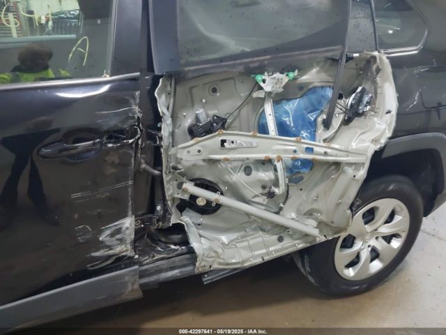 2T3F1RFV7KW049905 Toyota RAV4 LE