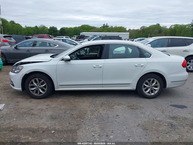 Volkswagen 2016 2016 1VWAT7A34GC037586 Image 15