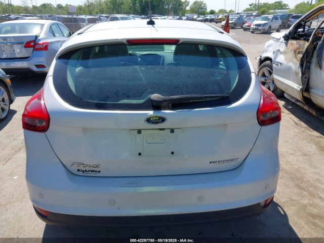 1FADP3N24JL279449 Ford Focus Titanium