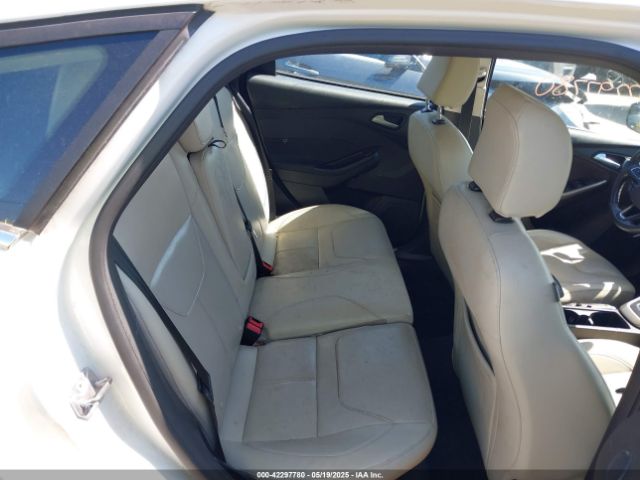 1FADP3N24JL279449 Ford Focus Titanium