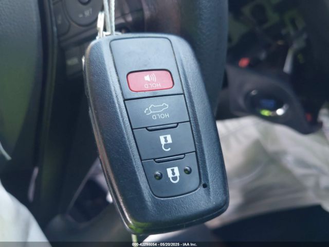 2T3W1RFV2MW157691 Toyota Rav4 Xle