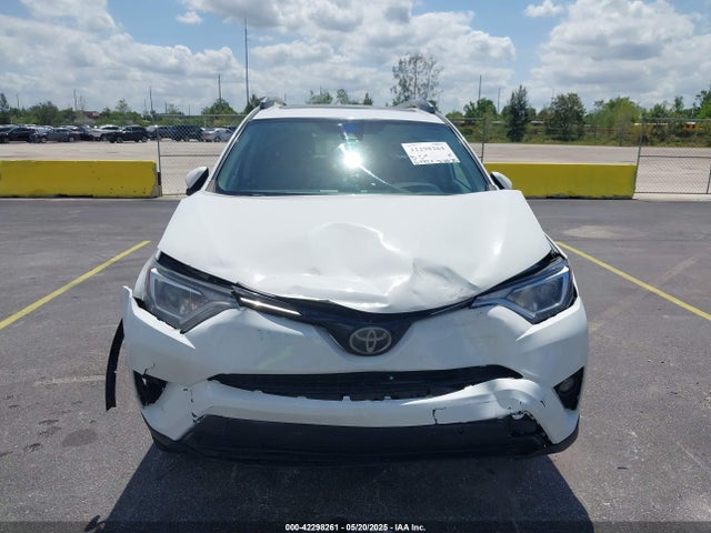 2T3WFREV9JW490324 Toyota Rav4 Adventure/xle
