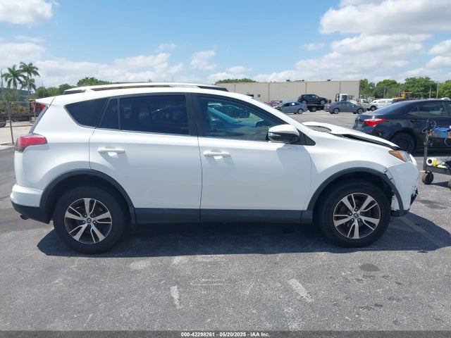 2T3WFREV9JW490324 Toyota Rav4 Adventure/xle