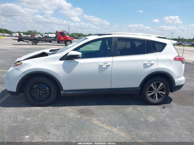 2T3WFREV9JW490324 Toyota Rav4 Adventure/xle