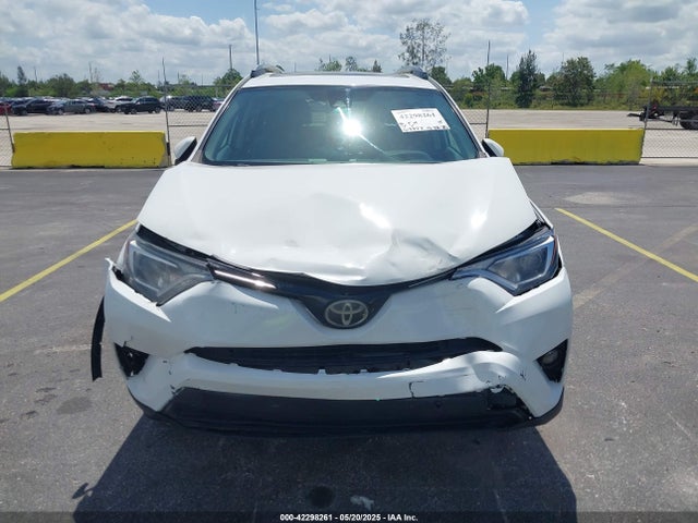 2T3WFREV9JW490324 Toyota Rav4 Adventure/xle