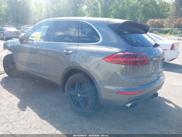 Porsche Cayenne 2016 WP1AA2A24GLA10857 Image 3
