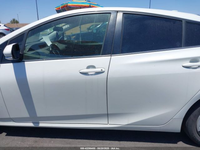 JTDKARFUXJ3055253 Toyota Prius Three