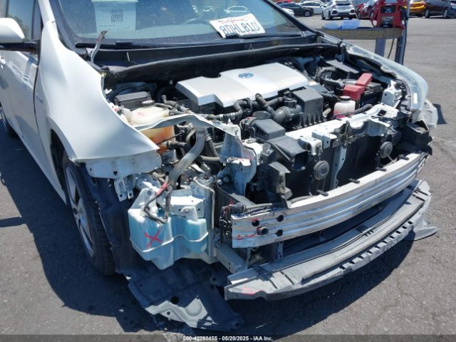 JTDKARFUXJ3055253 Toyota Prius Three