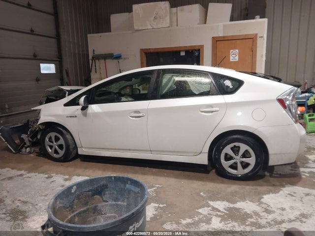Toyota Prius Two 2015 JTDKN3DU1F0433909 Image 13