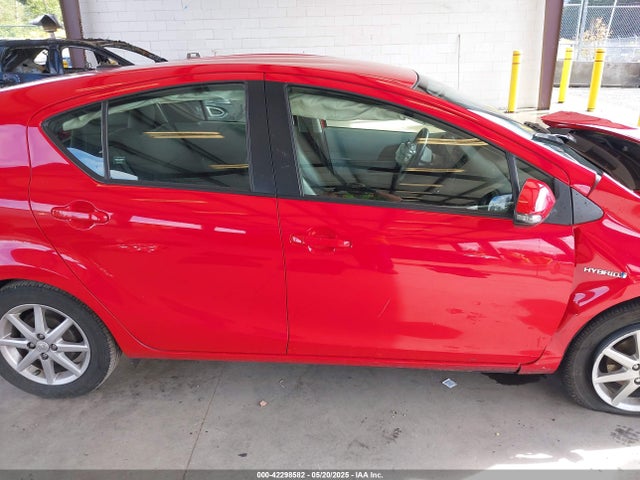 JTDKDTB32E1562747 Toyota Prius C Four