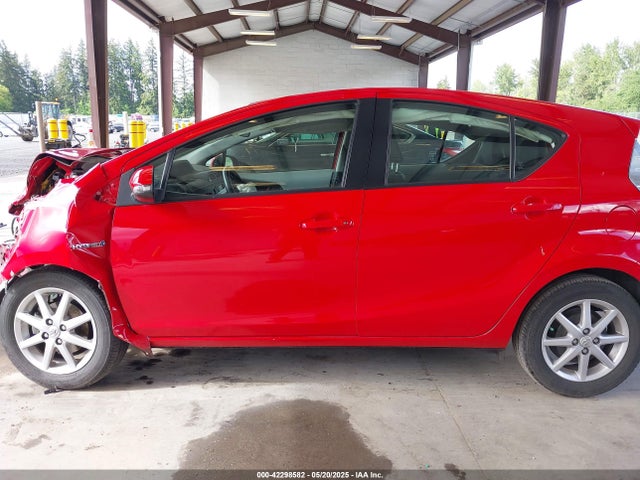 JTDKDTB32E1562747 Toyota Prius C Four