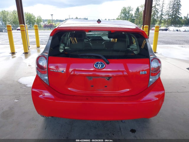 JTDKDTB32E1562747 Toyota Prius C Four
