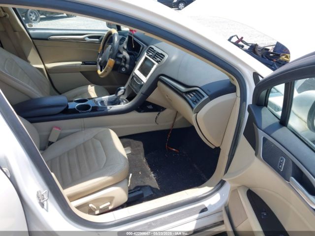 1FA6P0HD5E5359471 Ford FUSION SE