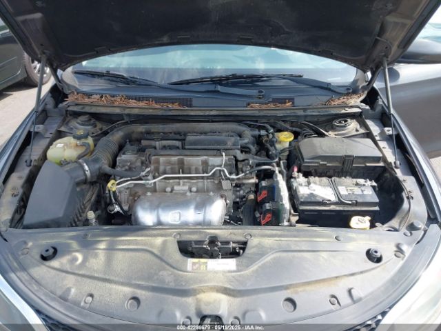 1C3CCCFB1FN665391 Chrysler 200 LX