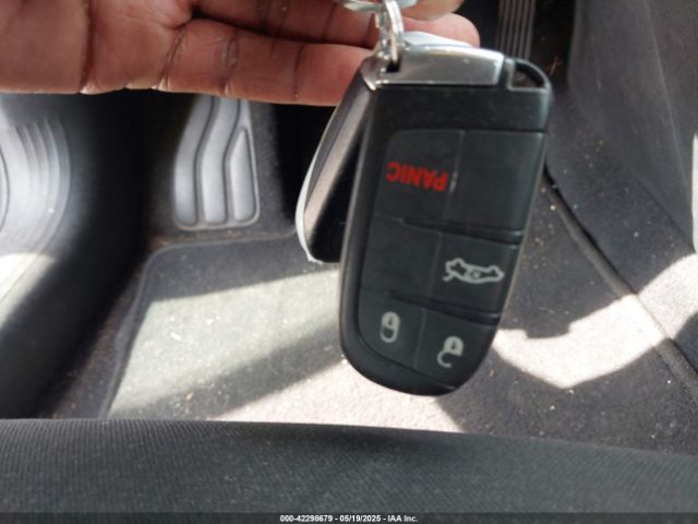 1C3CCCFB1FN665391 Chrysler 200 LX