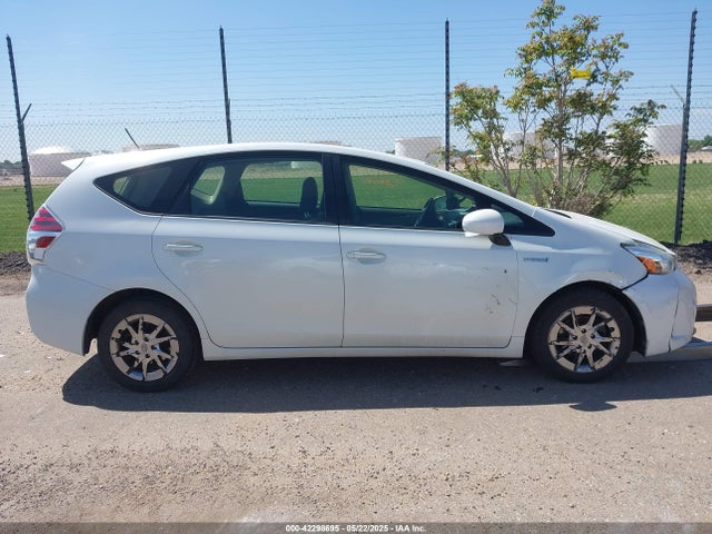 Toyota Prius V Two 2015 JTDZN3EU4FJ017571 Image 13