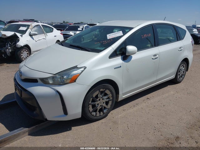 Toyota Prius V Two 2015 JTDZN3EU4FJ017571 Image 2