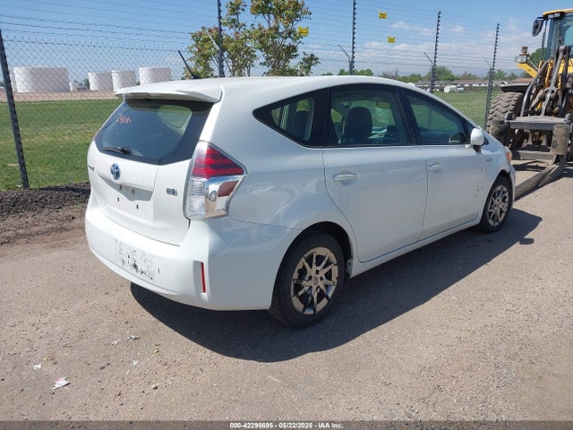 Toyota Prius V Two 2015 JTDZN3EU4FJ017571 Image 4
