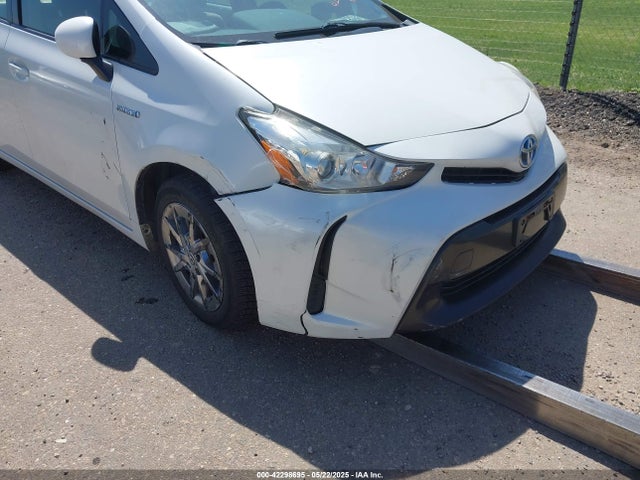 Toyota Prius V Two 2015 JTDZN3EU4FJ017571 Image 6