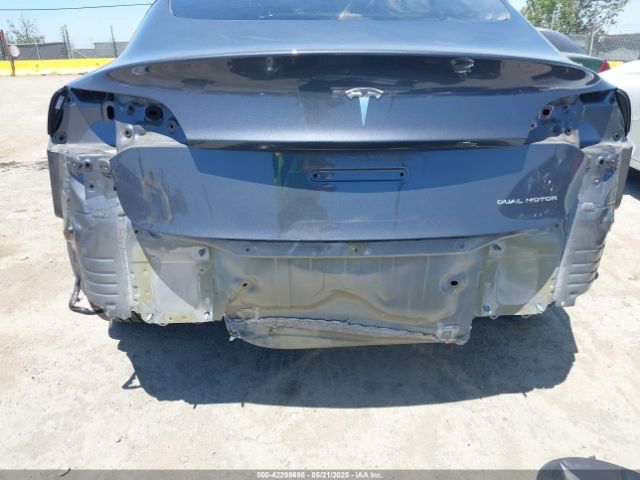 5YJ3E1EB3PF698548 Tesla MODEL 3