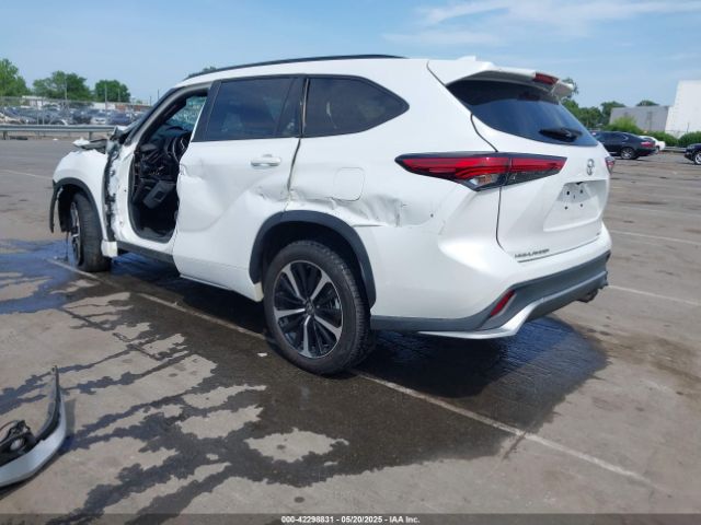2022 TOYOTA HIGHLANDER 5TDLZRBH2NS189006 Photo 2