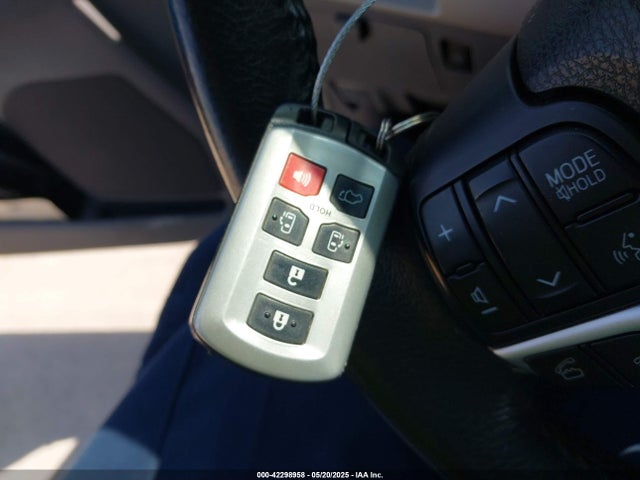 42298958 :رقم المزاد ، 5TDYZ3DC3HS857873 vin ، 2017 Toyota Sienna Xle 8 Passenger مزاد بيع