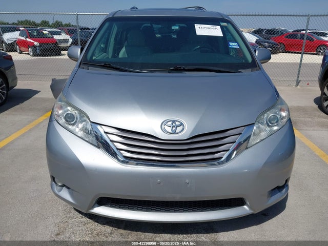 42298958 :رقم المزاد ، 5TDYZ3DC3HS857873 vin ، 2017 Toyota Sienna Xle 8 Passenger مزاد بيع