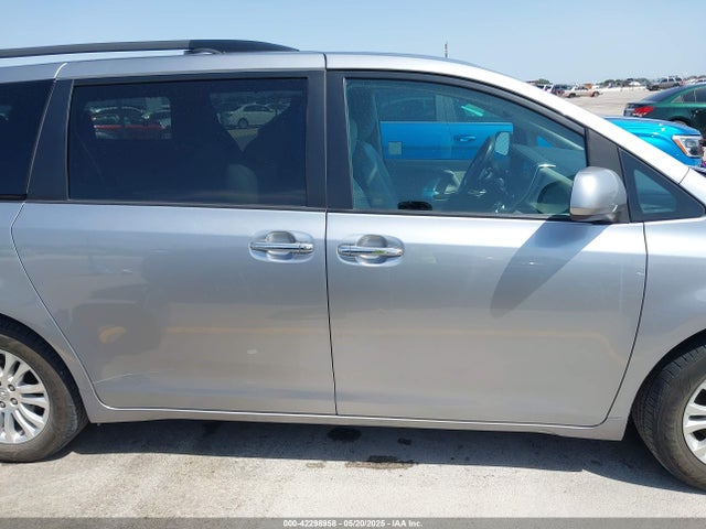 42298958 :رقم المزاد ، 5TDYZ3DC3HS857873 vin ، 2017 Toyota Sienna Xle 8 Passenger مزاد بيع