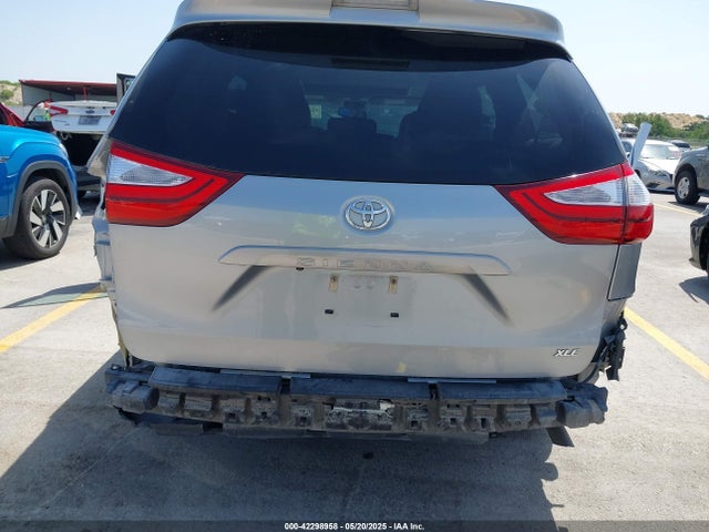 42298958 :رقم المزاد ، 5TDYZ3DC3HS857873 vin ، 2017 Toyota Sienna Xle 8 Passenger مزاد بيع