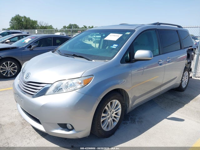 42298958 :رقم المزاد ، 5TDYZ3DC3HS857873 vin ، 2017 Toyota Sienna Xle 8 Passenger مزاد بيع