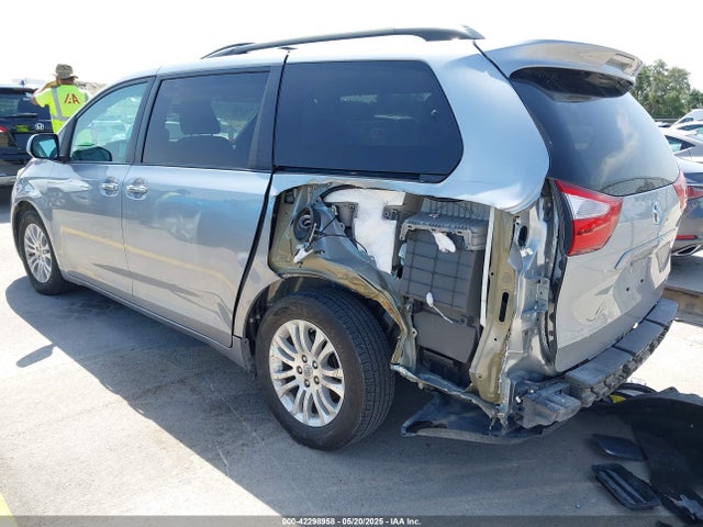 42298958 :رقم المزاد ، 5TDYZ3DC3HS857873 vin ، 2017 Toyota Sienna Xle 8 Passenger مزاد بيع