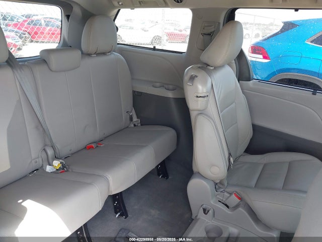 42298958 :رقم المزاد ، 5TDYZ3DC3HS857873 vin ، 2017 Toyota Sienna Xle 8 Passenger مزاد بيع