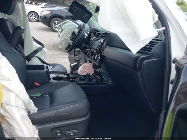 2019 TOYOTA 4RUNNER JTEBU5JR6K5679880 Photo 4