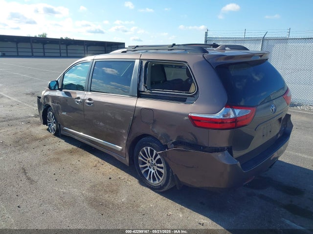 5TDYZ3DC7KS984973 Toyota Sienna Xle 8 Passenger