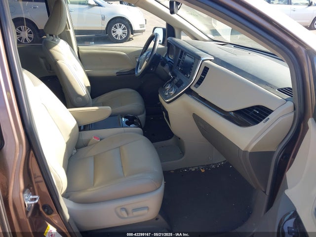 5TDYZ3DC7KS984973 Toyota Sienna Xle 8 Passenger