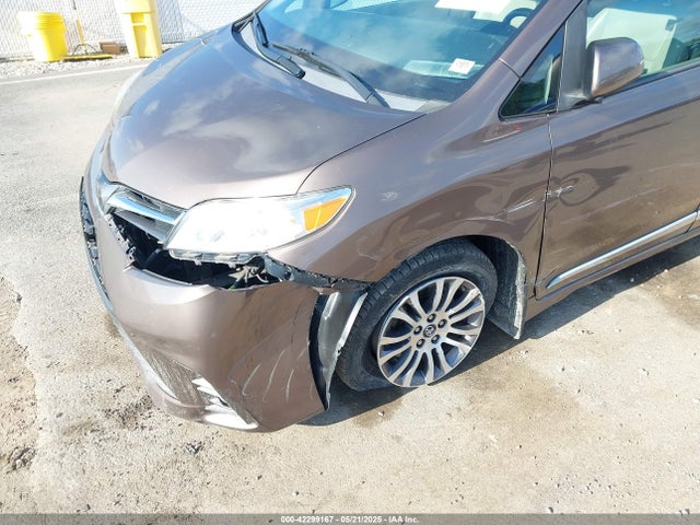 5TDYZ3DC7KS984973 Toyota Sienna Xle 8 Passenger