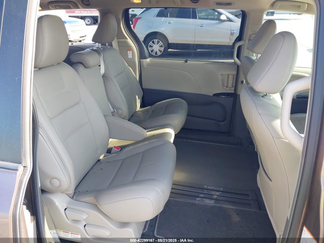 5TDYZ3DC7KS984973 Toyota Sienna Xle 8 Passenger