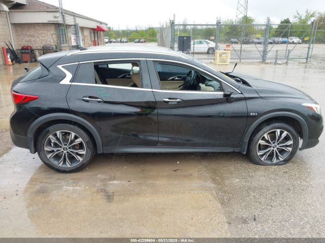 SJKCH5CR3JA052230 Infiniti Qx30 Premium