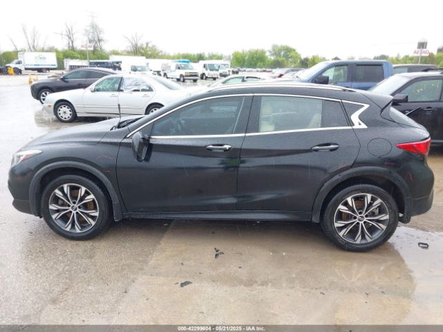 SJKCH5CR3JA052230 Infiniti Qx30 Premium