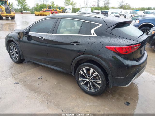 SJKCH5CR3JA052230 Infiniti Qx30 Premium