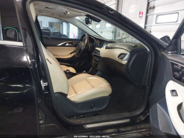 SJKCH5CR3JA052230 Infiniti Qx30 Premium