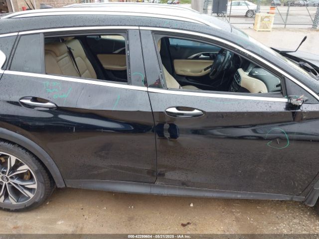 SJKCH5CR3JA052230 Infiniti Qx30 Premium
