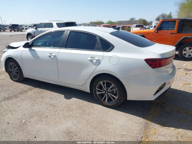 2023 KIA FORTE 3KPF24AD8PE655571 Photo 2