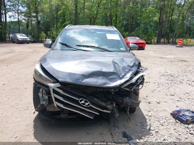 KM8J3CA48JU728282 Hyundai TUCSON SEL