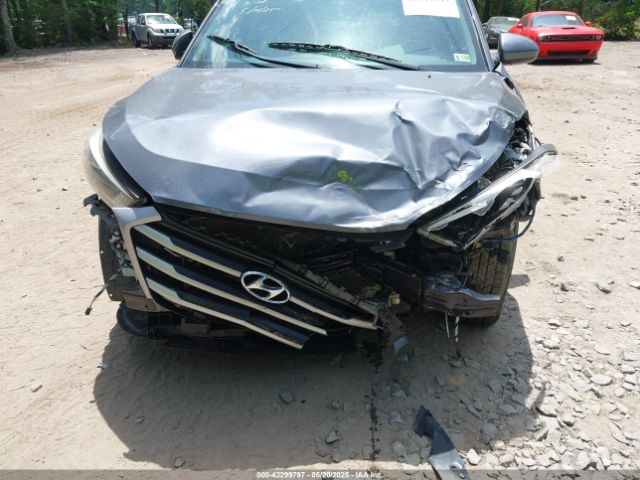 KM8J3CA48JU728282 Hyundai TUCSON SEL