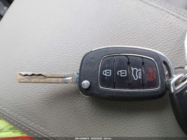 KM8J3CA4XGU144460 Hyundai TUCSON SE