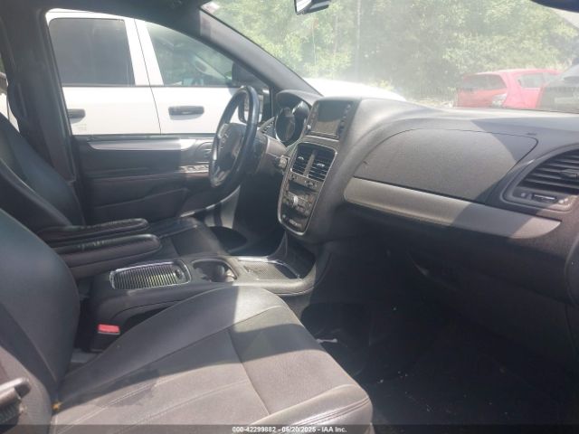 2C4RDGEG4HR700387 Dodge Grand Caravan Gt