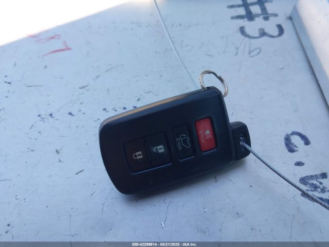 2T3WFREV8JW423617 Toyota Rav4 Xle