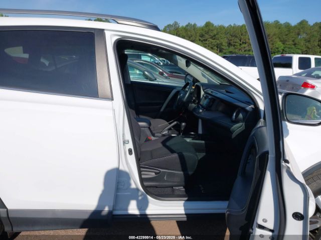2T3WFREV8JW423617 Toyota Rav4 Xle