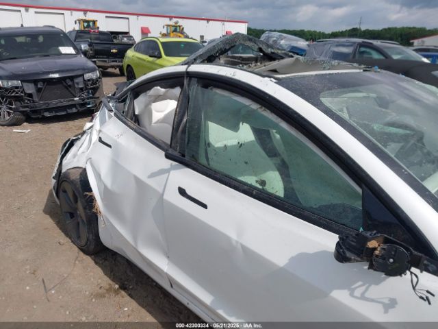 5YJ3E1EB9NF155394 Tesla 2022